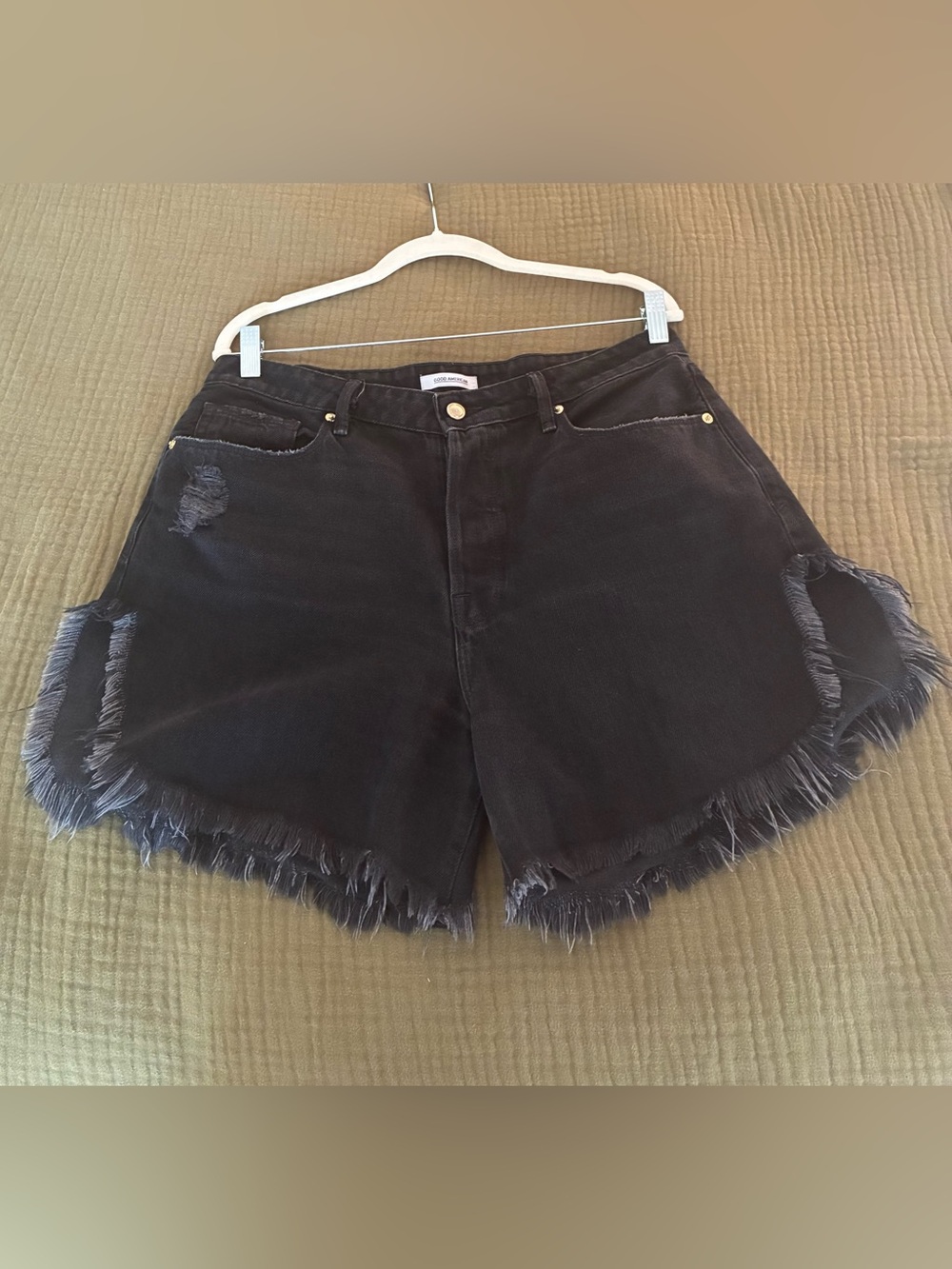Good American Black Distressed Raw Hem Denim Shorts Size 8/29 - Picture 6 of 6